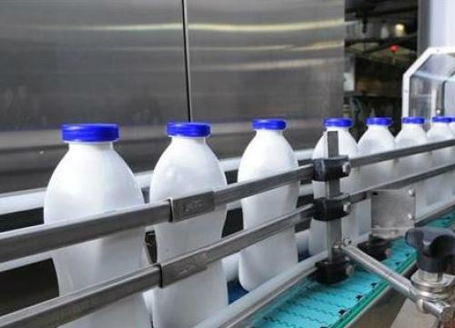 Aumento del dólar impacta producción de industria láctea