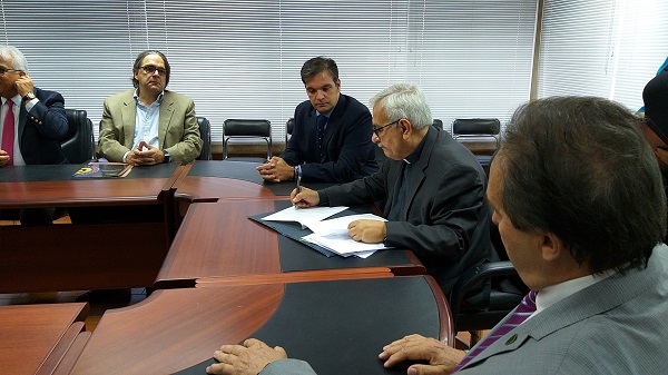 Fedecámaras y la UCAB firman convenio académico para promover la democracia y la libre empresa