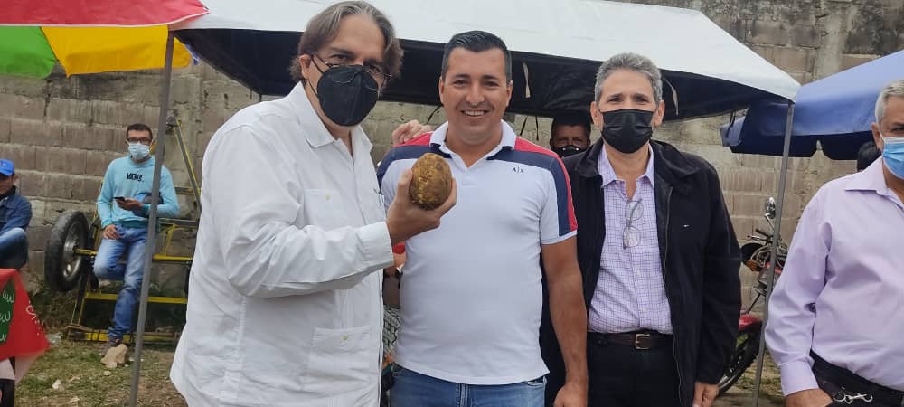 Carlos Fernández en La bolsa agrícola de La Grita