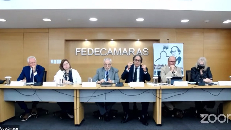 Carlos Fernández: Todos los aspectos de la economía deben estar abiertos a la participación ciudadana