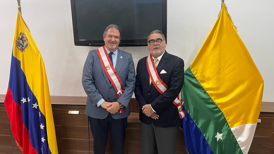 Adán Celis y Jesús Irausquín fueron condecorados por la gobernación del estado Nueva Esparta